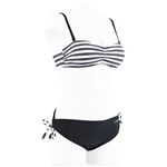 Salming Aisha Bandeau Bikini. Snygg bikini från Salming. Salming vadderad bandeaubikini. Matchande Salming trosor i hipster modell med snörning ...